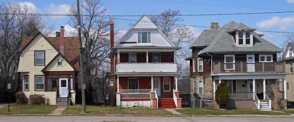 row of older houses in American suburb