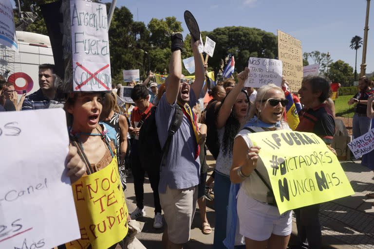 Manifestaciones en contra del arribo de funcionarios venezolanos y cubanos para participar de la Cumbre de la CELAC