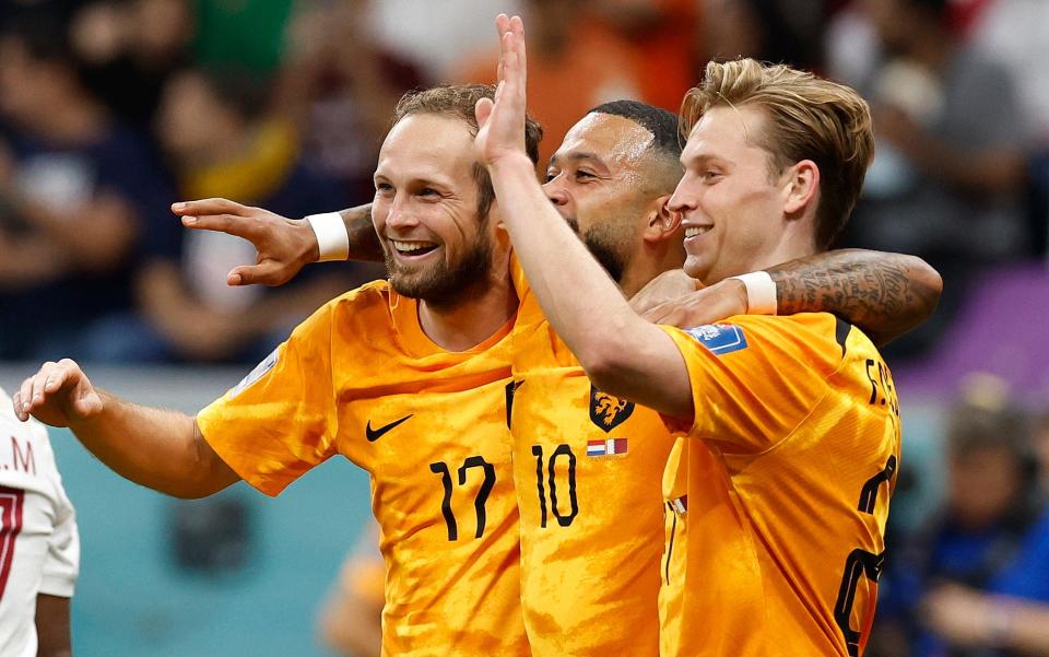 Netherlands' Frenkie de Jong celebrates scoring their second goal with Memphis Depay and Daley Blind - REUTERS/Piroschka Van De Wouw