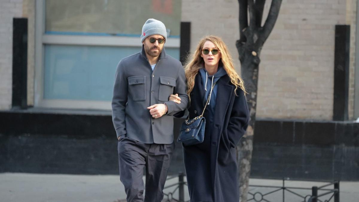 Ryan Reynolds And Blake Lively Walk Arm In Arm After Dinner Date 