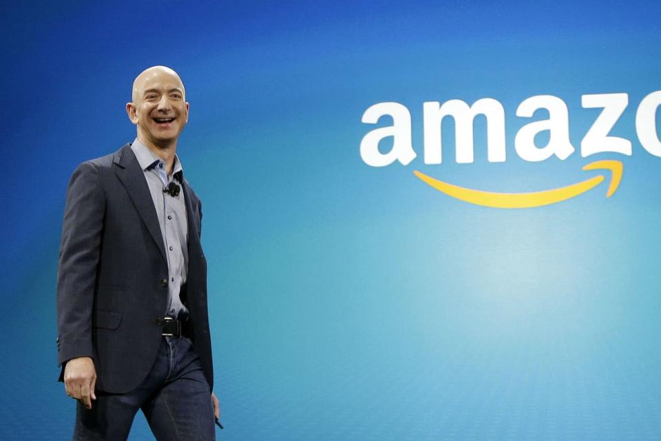 las acciones de Bezos de la compañía se redujeron de 16% a aproximadamente 12% luego de finalizar su divorcio y vender acciones con valor de alrededor de 2.000 millones de dólares Fuente: AP