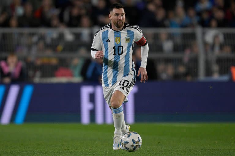 Lionel Messi se recuperó de una lesión en el isquiotibial de la pierna derecha y sería titular