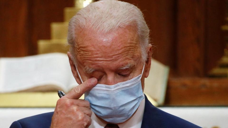 Joe Biden emocionado