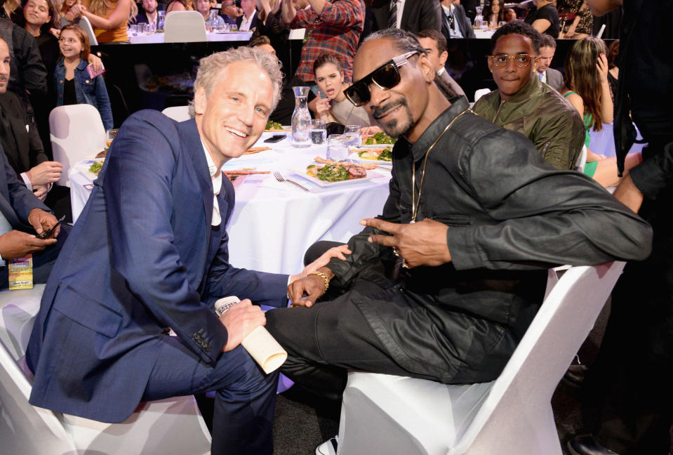 Hailee Steinfeld 'bombs Snoop Dogg