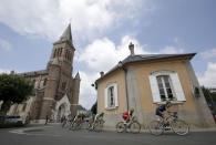 The pack of riders cycles during the 145.5km 18th stage of the Tour de France cycling race between Pau and Hautacam in the French Pyrennes mountains, July 24, 2014. REUTERS/Jacky Naegelen