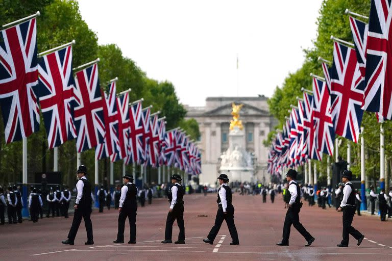 Policías en el Mall de Londres