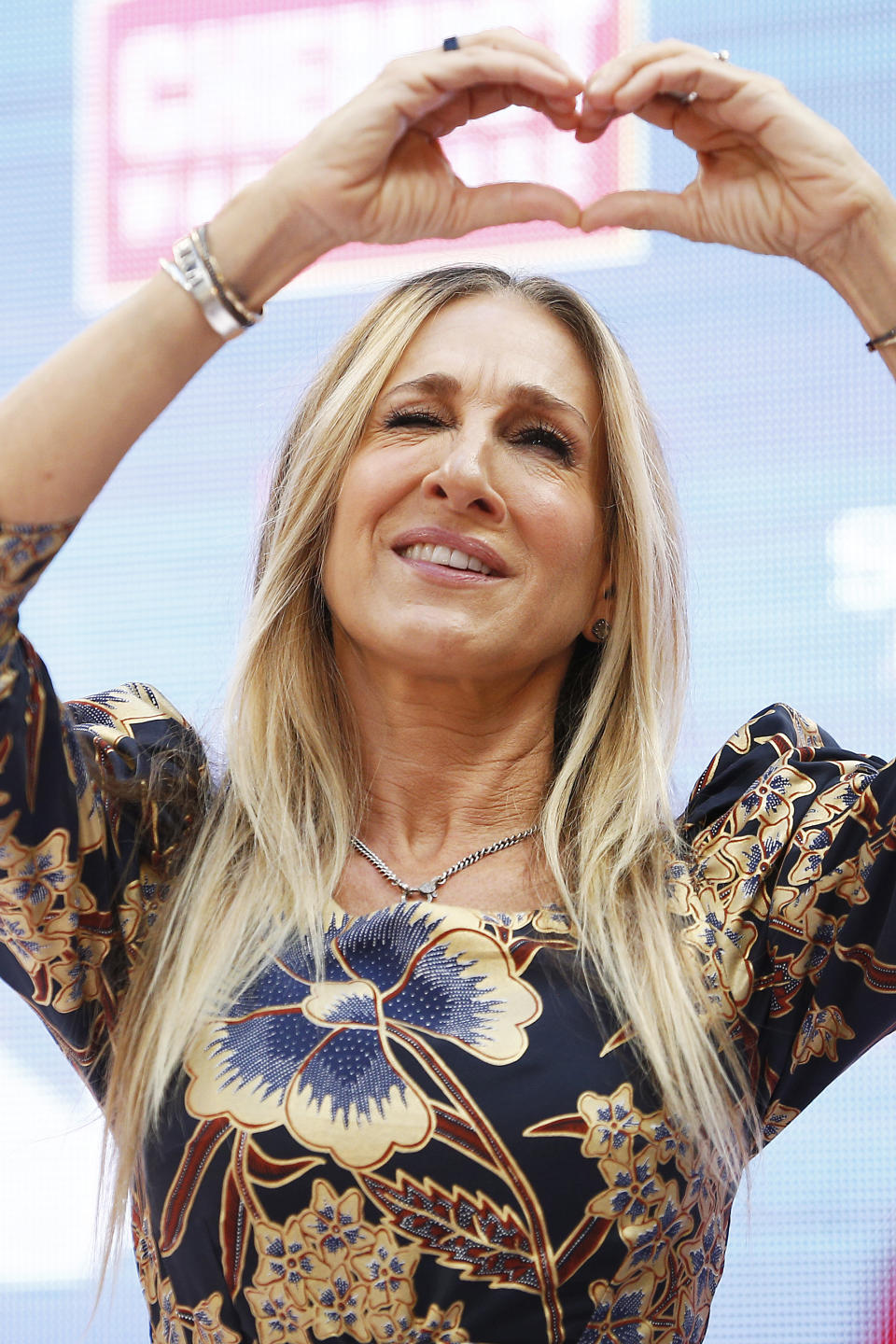 MELBOURNE, AUSTRALIA - OCTOBER 23: Sarah Jessica Parker gestures to fans at Highpoint Shopping Centre on October 23, 2019 in Melbourne, Australia. (Photo by Daniel Pockett/Getty Images)