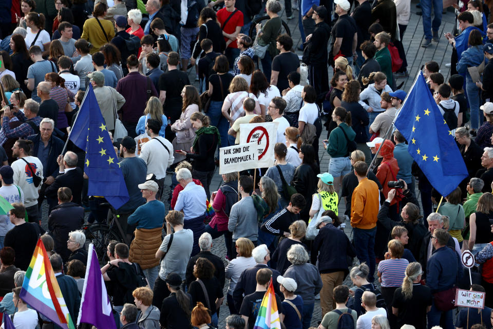 Berlin: Demo für Demokratie und gegen Gewalt. (Bild: REUTERS/Liesa Johannssen)