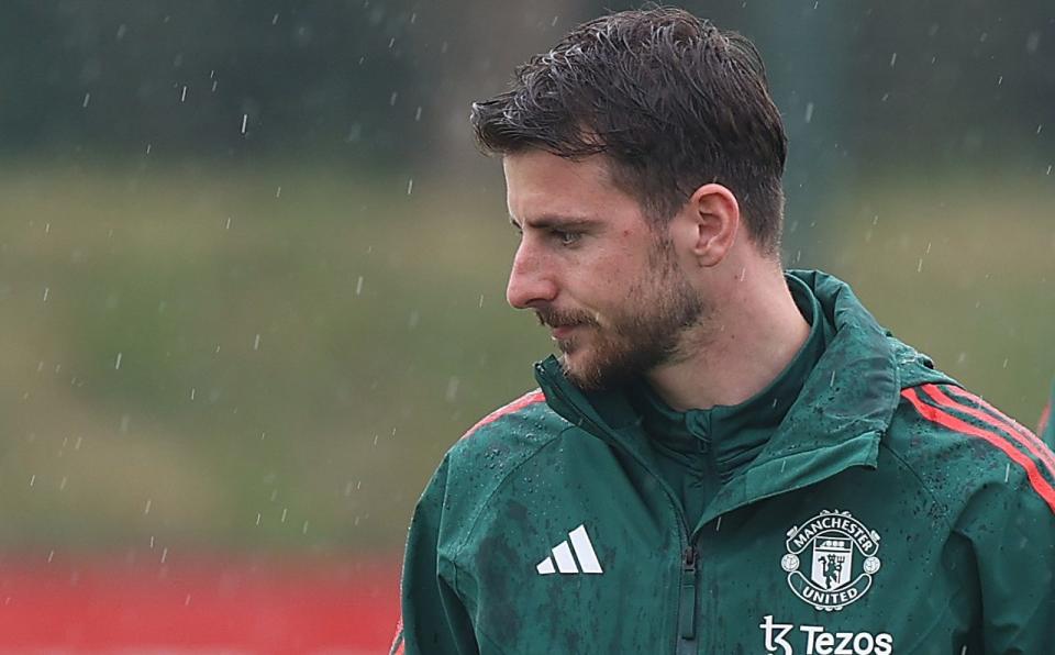 Mason Mount training with Manchester United in the rain