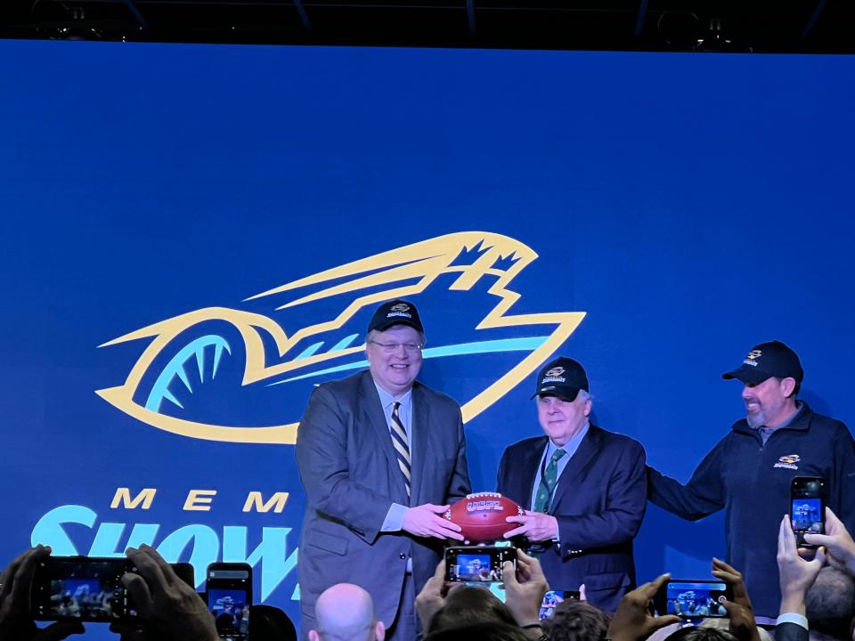 Memphis mayor Jim Strickland, FedEx founder and chairman Fred Smith and Memphis Showboats coach Todd Haley celebrate the team's return to city after 38 years. The Showboats will play in the 2023 season of the USFL