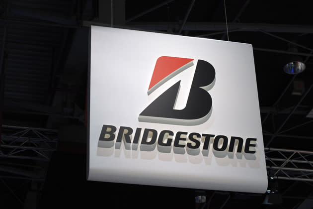 <b>Preisträger 2007: Bridgestone und Novartis</b><br><br>Beim Reifenhersteller Bridgestone verurteilte die Jury des Public Eye Awards die unmenschlichen Arbeitsverhältnisse in einem Werk in Liberia. Hier arbeiteten schon kleine Kinder mit hochgiftigen Stoffen. Neben Bridgestone wurde auch das Pharmaunternehmen Novartis mit dem Negativpreis bedacht. Mit der Patentierung ihres Krebsmedikamentes Imatinib stoppte Novartis die Produktion wesentlich günstigerer Generika. Tausende Menschen konnten sich so keine Medikamente gegen die heimtückische Krankheit mehr leisten. (Bild: AFP)