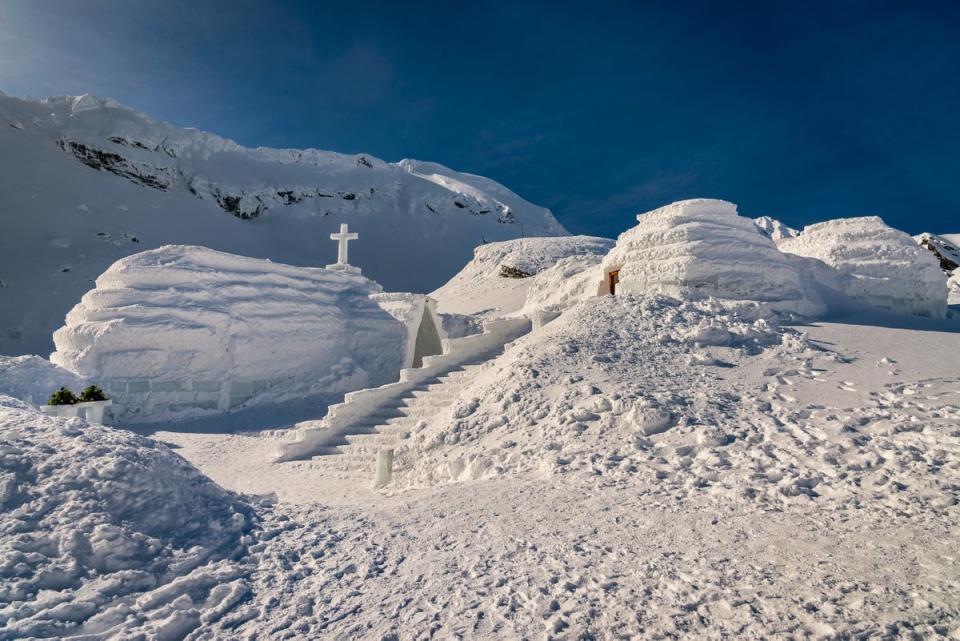 Transylvania's awe-inspiring Hotel of Ices has 10 igloo rooms (Ice Hotel)