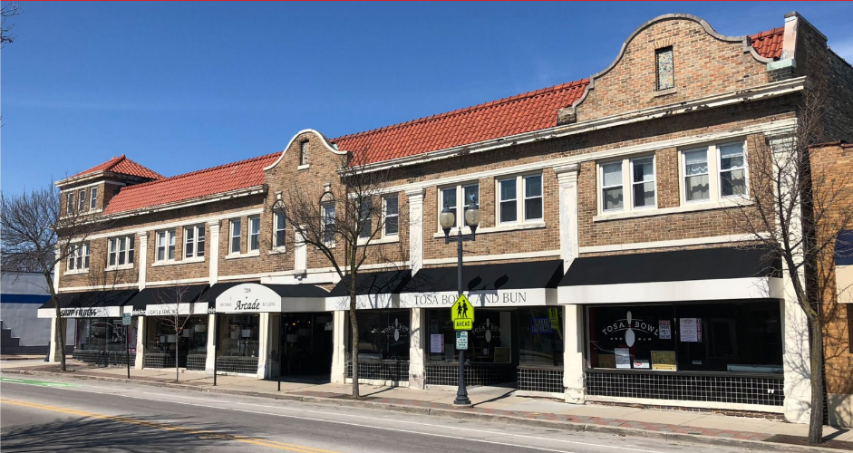 Tosa Bowl and Bun closed in July 2022 at its location in the historic Wauwatosa Arcade Building. Maggio's Wood Fired Pizza plans to open at the location in January 2023.