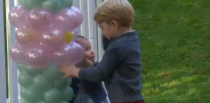 <p>Photogs captured a cute sibling moment with the balloons. [via <a rel="nofollow noopener" href="http://www.itv.com/news/2016-09-29/prince-george-and-princess-charlotte-enjoy-childrens-party-in-canada/" target="_blank" data-ylk="slk:ITV;elm:context_link;itc:0;sec:content-canvas" class="link ">ITV</a>]</p>