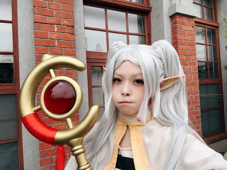 新竹市長高虹安cosplay成「芙莉蓮」，宣傳動漫節。（翻攝自高虹安臉書粉專）