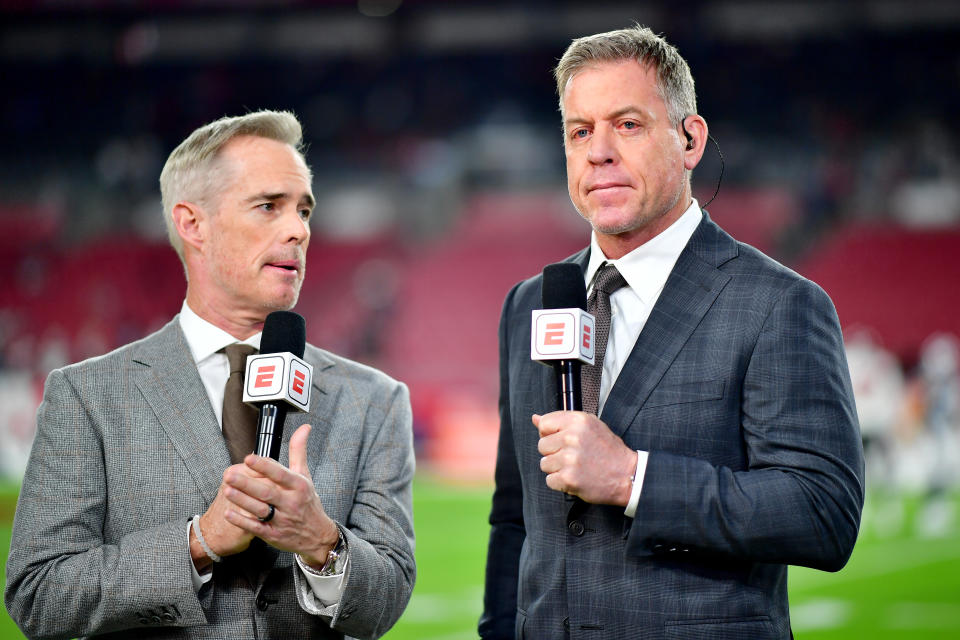 Joe Buck y Troy Aikman dejaron Fox para la temporada 2022, y ahiora narran los partidos de lunes por la noche en ESPN. (Foto: Julio Aguilar/Getty Images)