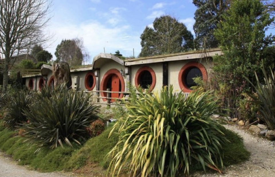 Hobbit Motel (Nuova Zelanda): è una struttura che riproduce fedelmente lo stile della Contea descritto nel romanzo di Tolkien. (foto: woodlynpark.co.nz)