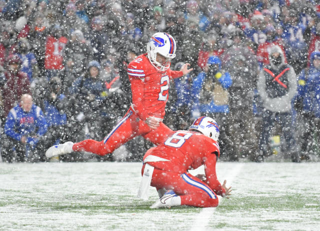 In snowy finish, Bills rally to beat Dolphins 32-29 on Tyler Bass'  game-winning FG