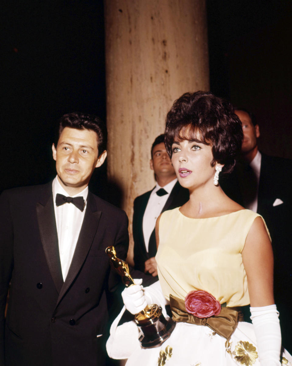 Elizabeth Taylor with Eddie Fisher at the 196a Oscars. (Getty Images)