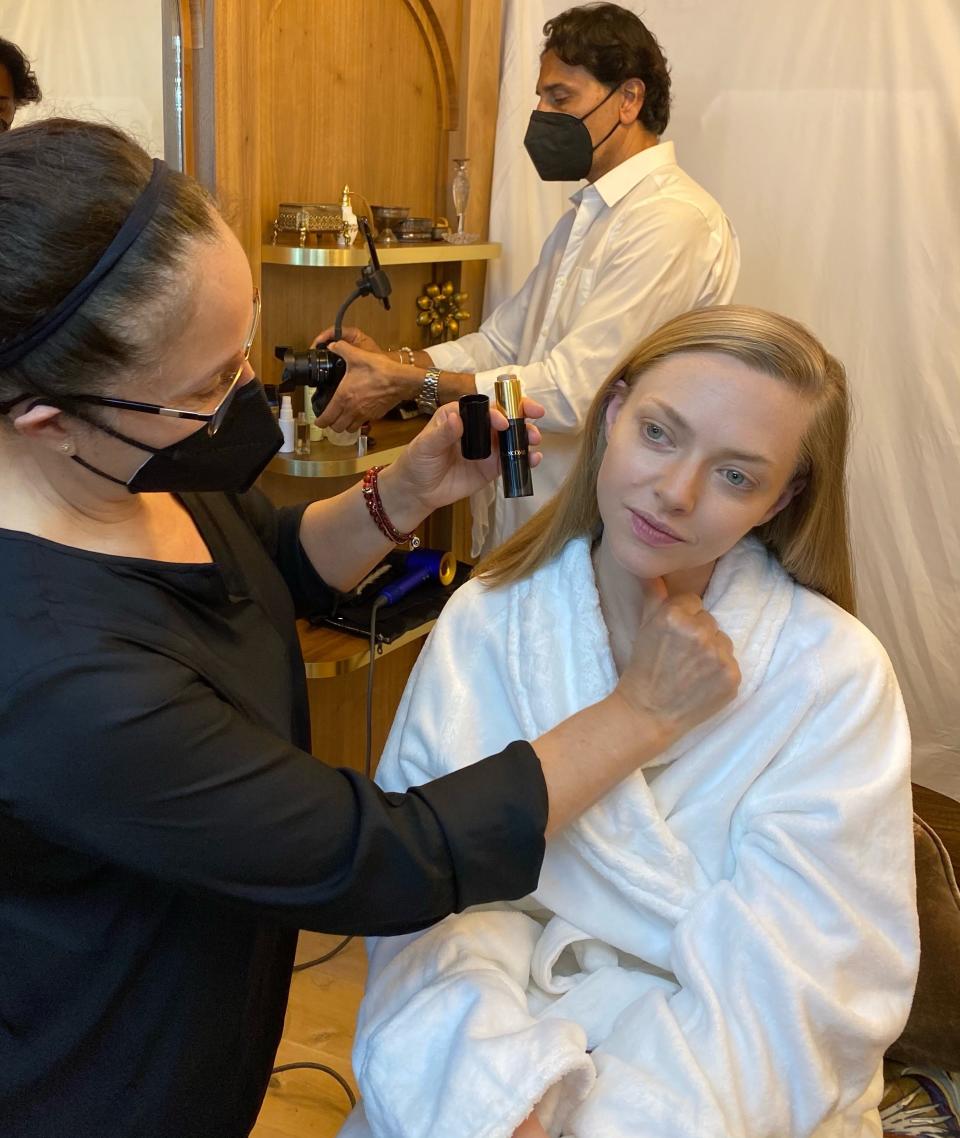 Inside Amanda Seyfried’s Old Hollywood Transformation for the 2021 Critics Choice Awards