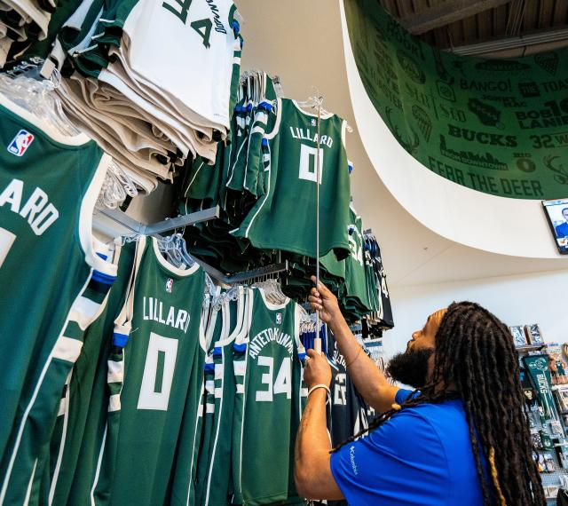 Bucks Pro Shop aims to get fans in Bucks gear