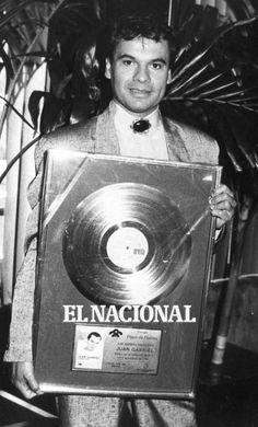 Su primer gran éxito fue “No tengo dinero”, canción que lanzó en 1971, grabada además en japonés y portugués, con la que vendió 2 millones de discos y empezó a catapultar su fama a nivel mundial.