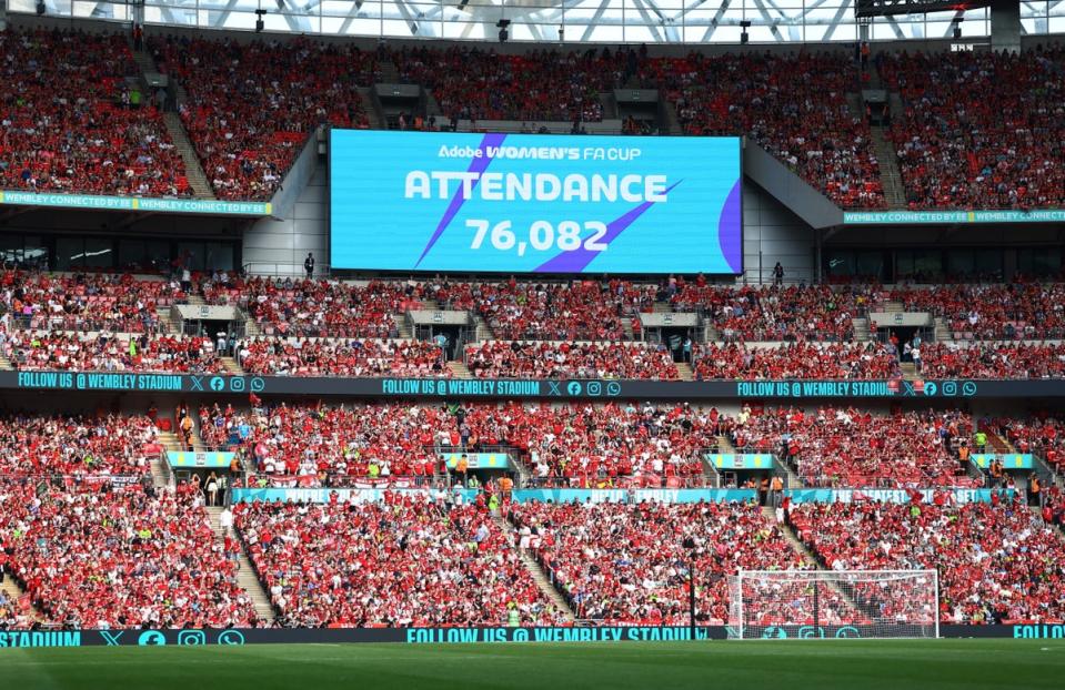 Η συμμετοχή στον τελικό του κυπέλλου ήταν μεγαλύτερη από αυτή της ανδρικής ομάδας της Man United στο Old Trafford το ίδιο απόγευμα (Reuters)