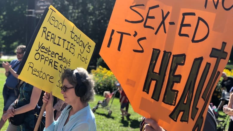 Comedian Colin Mochrie, wife, join transgender daughter at Queens Park protest pic pic