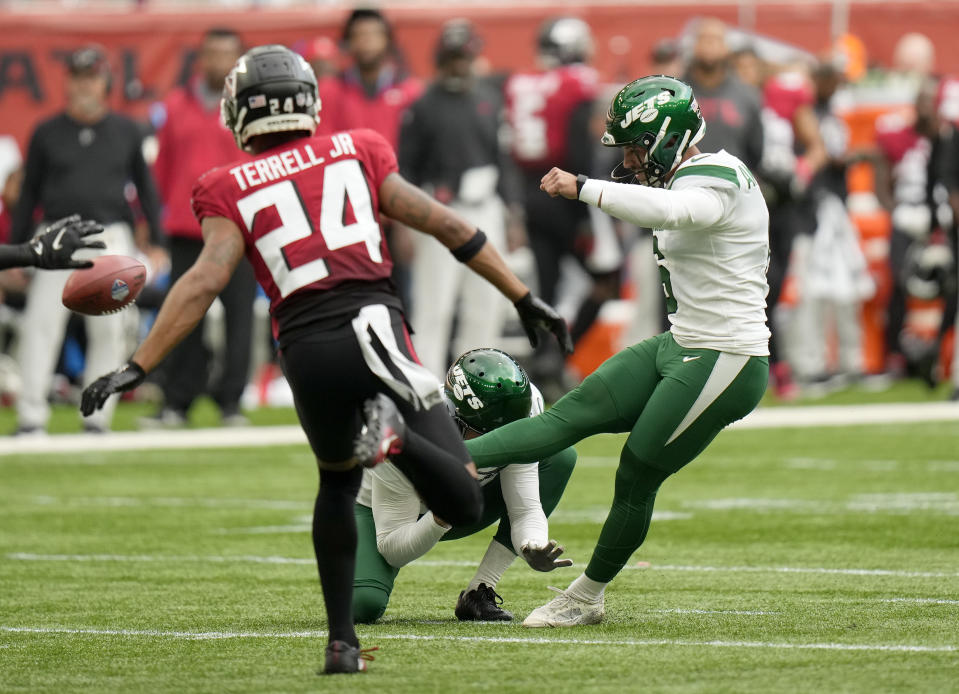 New York Jets kicker Matt Ammendola (6) kicked a late field goal that wasn't good news for bettors. (AP Photo/Alastair Grant)