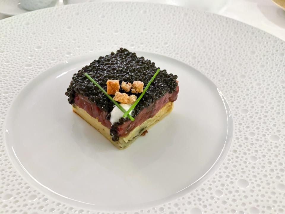 seven seas grandeur steak tartar