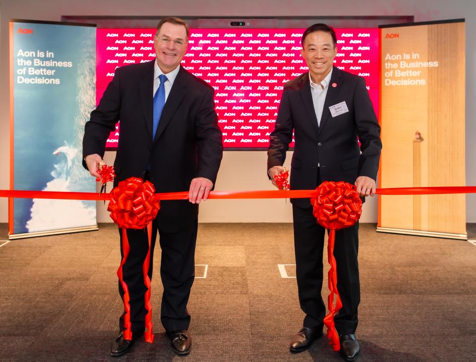 Greg Case, CEO of Aon and Png Cheong Boon, Chairman, Singapore Economic Development Board at the launch of Aon's Climate Innovation Hub in Singapore