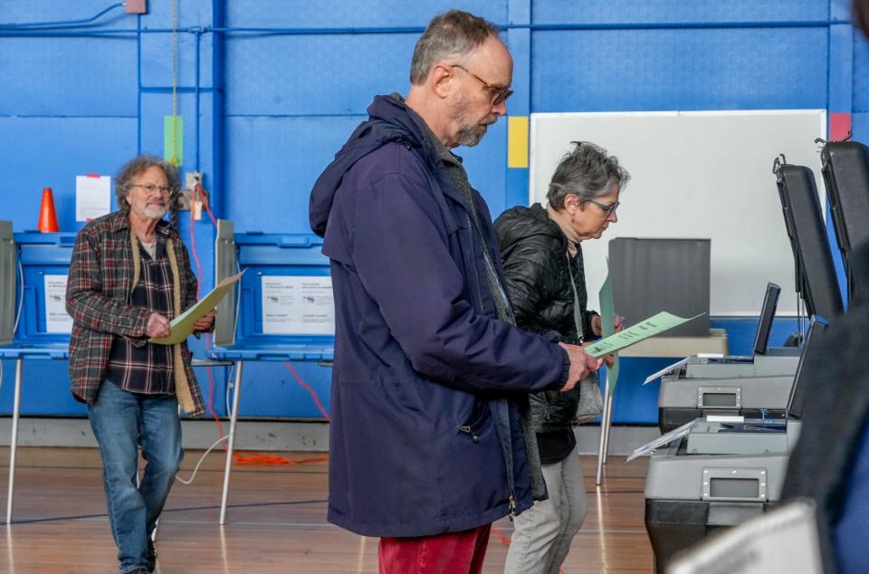 Voters at polling station in Vartan Gregorian Elementary School , Providence.