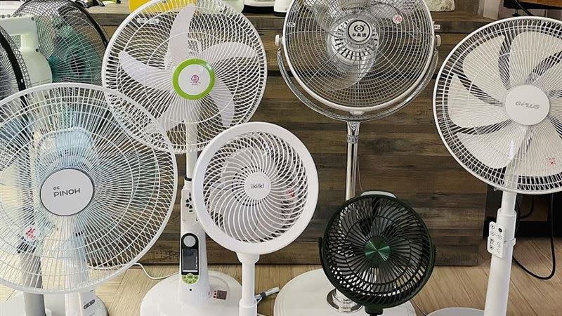 工業電扇可以取代冷氣嗎？過來人曝不如買水冷扇或DC扇、水冷墊。（示意圖／資料照）