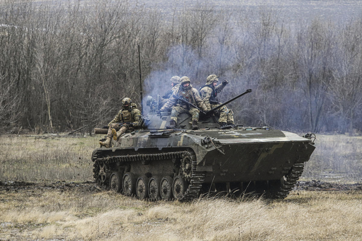 Ukrainian forces withdraw from the town of Donbass after an attack