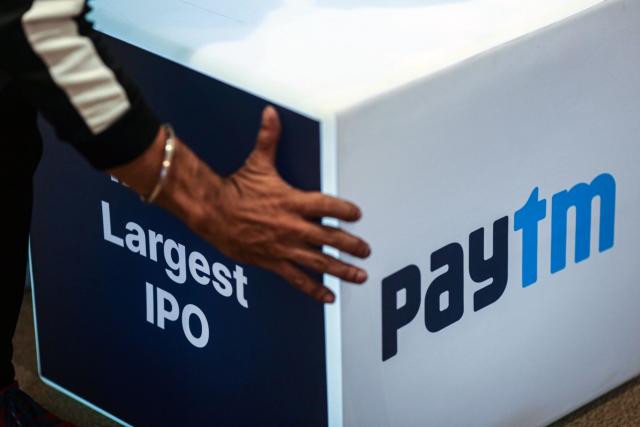 Paytm Slumps as Macquarie Sees Risk from Ambani Financial Foray