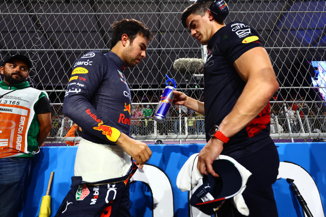 Sergio 'Checo' Pérez y José Canales, su preparador físico. | Foto: Mark Thompson/Getty Images