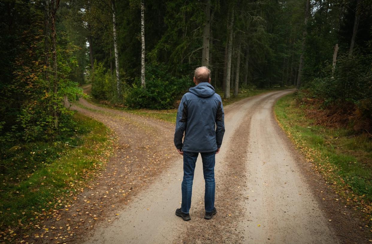 Sometimes the evidence points you in a new direction. <a href="https://www.gettyimages.com/detail/photo/man-stands-at-a-crossroads-in-the-forest-in-autumn-royalty-free-image/1708245189" rel="nofollow noopener" target="_blank" data-ylk="slk:Schon/Moment via Getty Images;elm:context_link;itc:0;sec:content-canvas" class="link ">Schon/Moment via Getty Images</a>