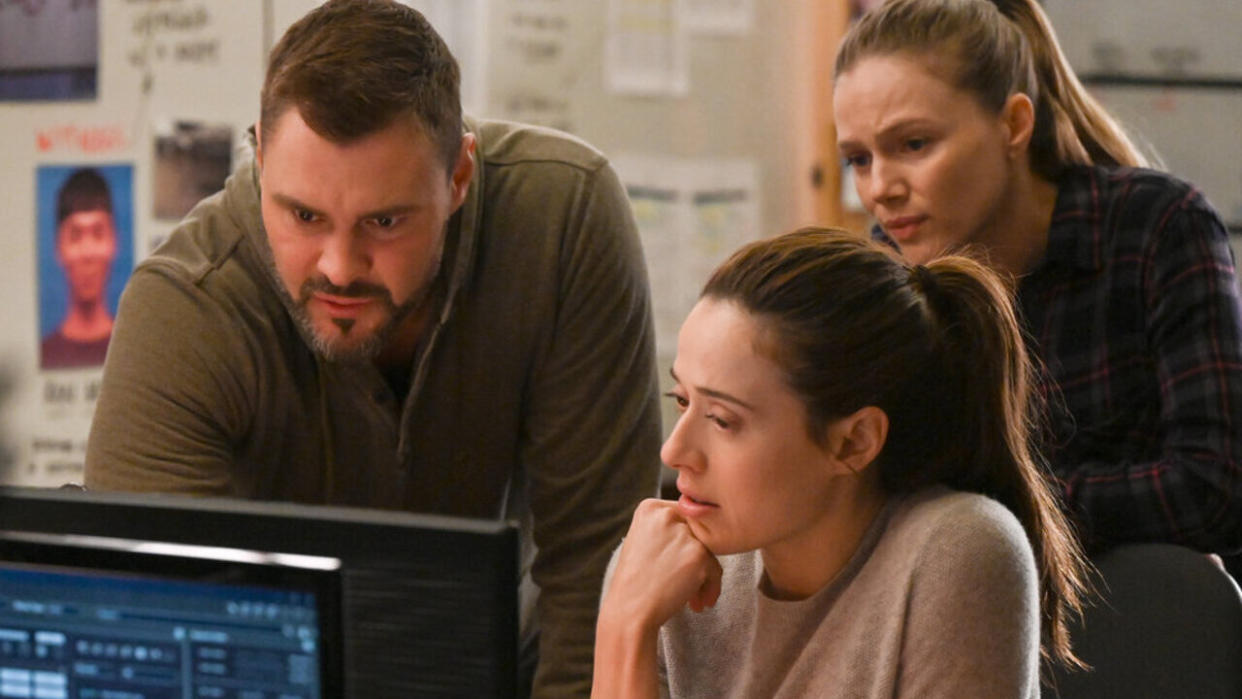  Patrick John Flueger, Marina Squerciati, and Tracy Spiridakos in Chicago P.D. Season 10 