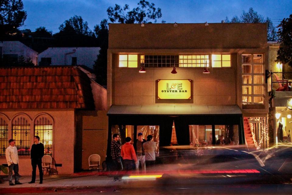 Exterior view of L&E Oyster Bar at night