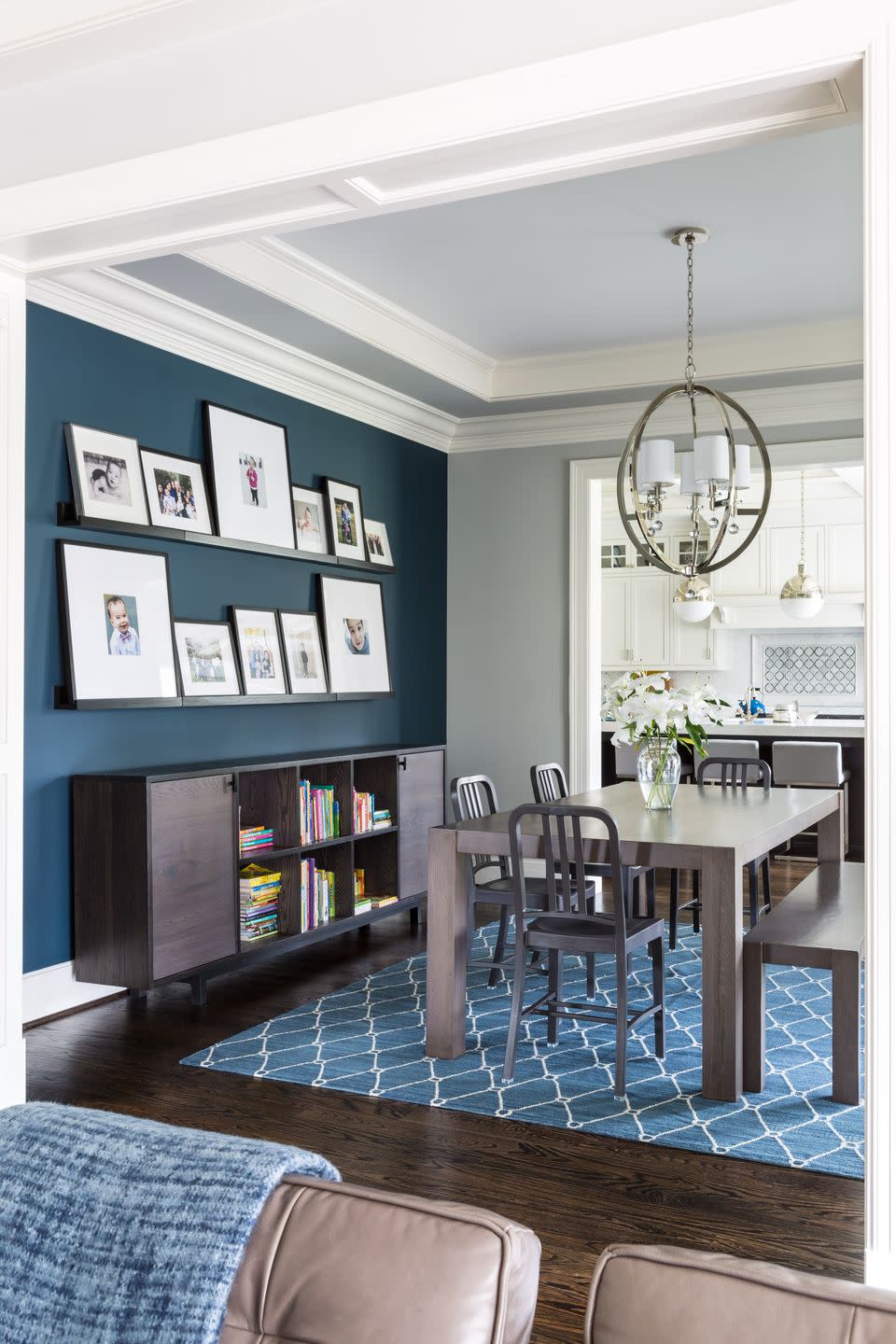 <p>In a breakfast room from <a href="https://deringhall.com/interior-designers/celia-welch-interiors" rel="nofollow noopener" target="_blank" data-ylk="slk:Celia Welch Interiors;elm:context_link;itc:0;sec:content-canvas" class="link ">Celia Welch Interiors</a>, a blue wall ties together the colors of the space.</p>