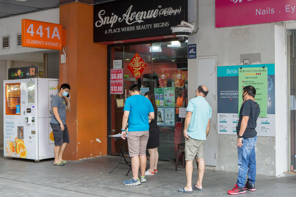 Queues seen as barbers, TCM retailers, dessert shops re-open