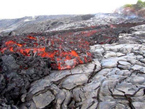 Types of Lava - Pahoehoe and A'a