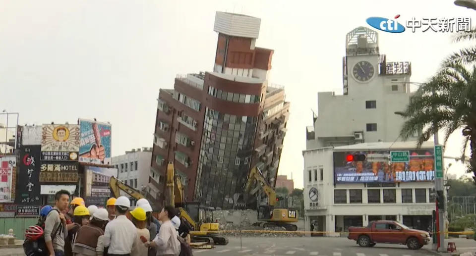 花蓮強震造成花蓮市天王星大樓倒塌。（圖/中天新聞）