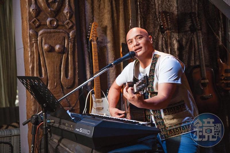 排灣族的邱金明因熱愛唱歌而開音樂餐廳，開店19年走過負債、離婚等低潮，終於迎來米其林必比登的肯定。