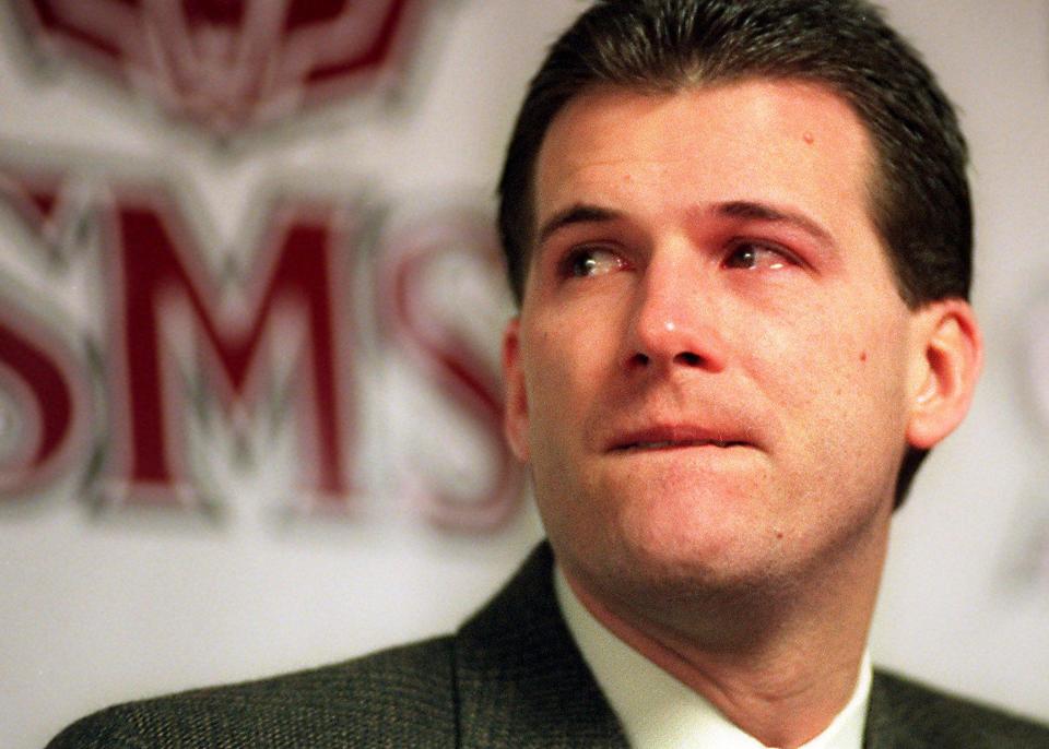 -

-news (22715) - Overcome with emotion as he explains his family's attachments to the Ozarks, now former SMSU head basketball coach Steve Alford gave a farewell press conference Tuesday morning. Alford was named as the new head basketball coach at the Univeristy of Iowa at Iowa City yeasterday, 3/22/99. 
Bob Linder / News-Leader