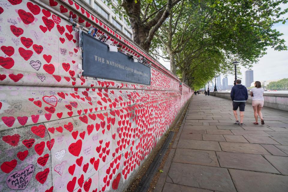 London UK. 30 May 2023 The national covid memorial wall  a public mural comprising thousands of red and pink hearts to commemorate the victims of the COVID-19 pandemic  in the UK. The Covid-19 Inquiry  will start on June 13  that  has been set up to examine the UK’s response to and impact of the Covid-19 pandemic, and learn lessons for the future s chaired by Baroness Heather Hallett, a former Court of Appeal judge . Credit: amer ghazzal/Alamy Live News