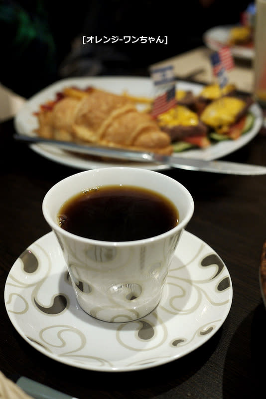 【台中散策食記】小樹咖啡／TREE COFFEE 大墩路寵物友善店│西區：結合服飾店的可愛風格咖啡店～早午餐豐盛實惠～藝妓單品酸香好飲！