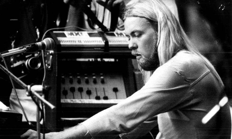 Gregg Allman playing the organ at a concert in Macon, Georgia, in 1978.