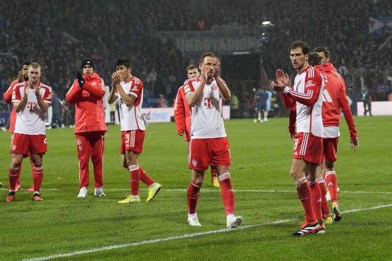 Los jugadores de Bayern se disculpan ante sus hinchas tras la derrota 3-2 ante Bochum