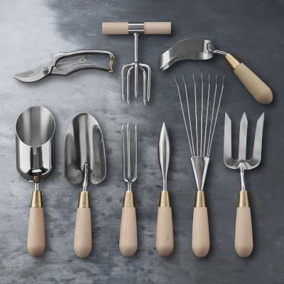 <p><a href="https://go.redirectingat.com?id=74968X1596630&url=https%3A%2F%2Fwww.williams-sonoma.com%2Fproducts%2Fsophie-conran-ultimate-tool-set&sref=https%3A%2F%2Fwww.veranda.com%2Fshopping%2Fg42041241%2Fgifts-under-1000%2F" rel="nofollow noopener" target="_blank" data-ylk="slk:Shop Now;elm:context_link;itc:0;sec:content-canvas" class="link ">Shop Now</a></p><p>Ultimate Garden Tool Set</p><p>williams-sonoma.com</p><p>$369.95</p>